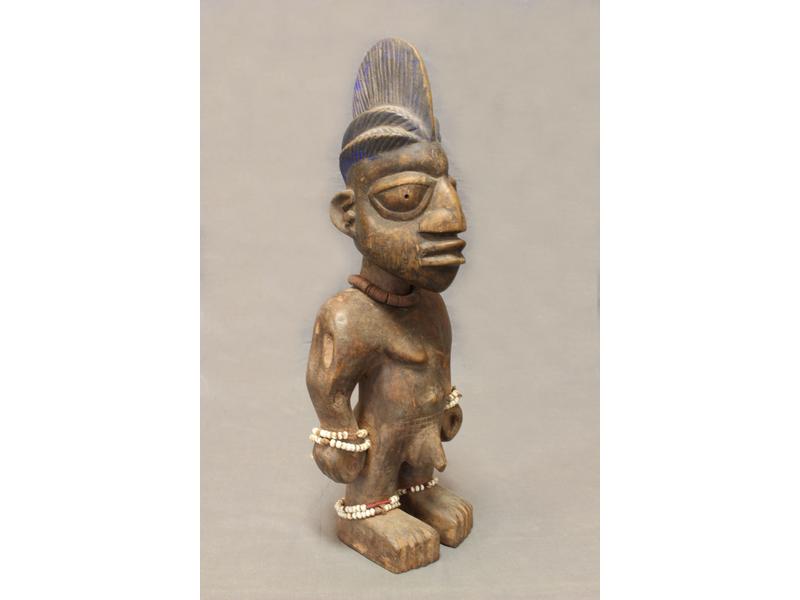 SATUETTE MASCULINE en bois sculpté, à haute...