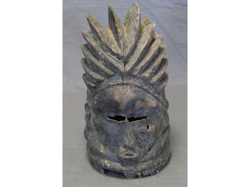 MASQUE CÎMIER en bois sculpté patiné, de...