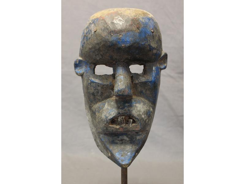 DEUX MASQUES en bois sculpté, l'un peint...