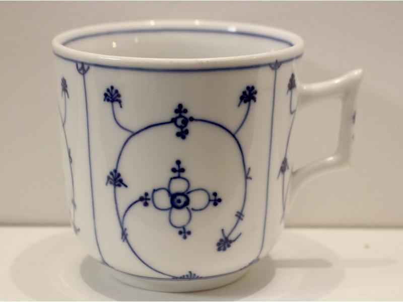 TASSE À MOUSTACHE en porcelaine blanche à...