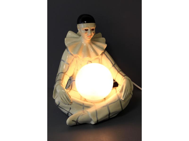 LAMPE PIERROT assis en tailleur en résine...