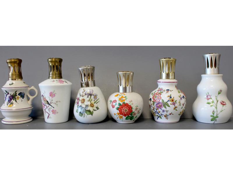 SIX LAMPES BERGER en porcelaine de formes...