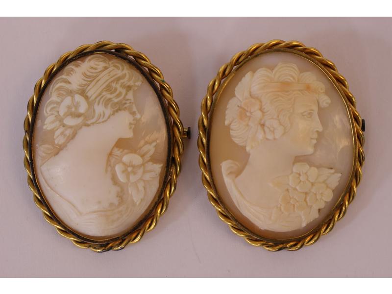 DEUX CAMÉES sur coquillages représentant...