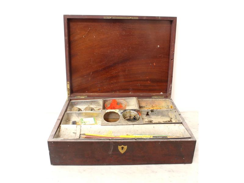 COFFRET DE PEINTRE en placage d'acajou et...