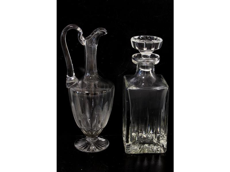 CARAFE À WHISKY en cristal taillé en pointes...