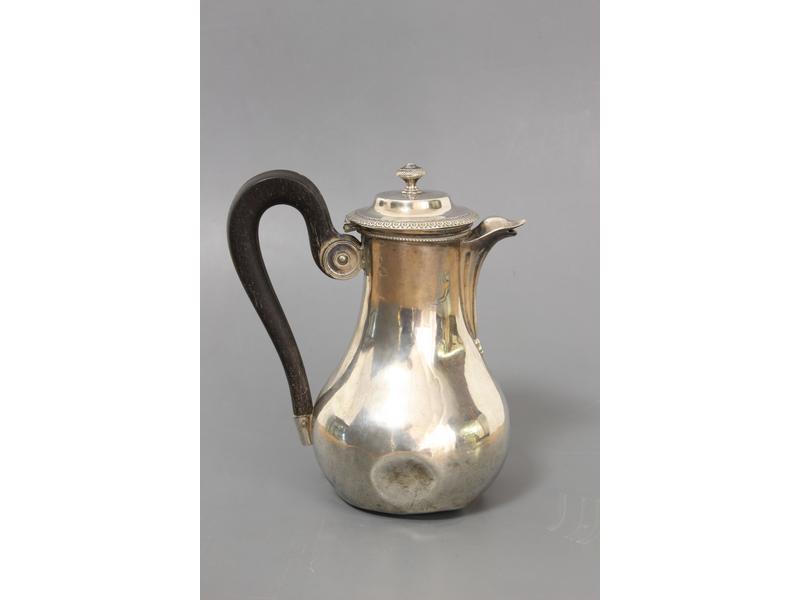 THÉIÈRE ÉGOÏSTE en argent.