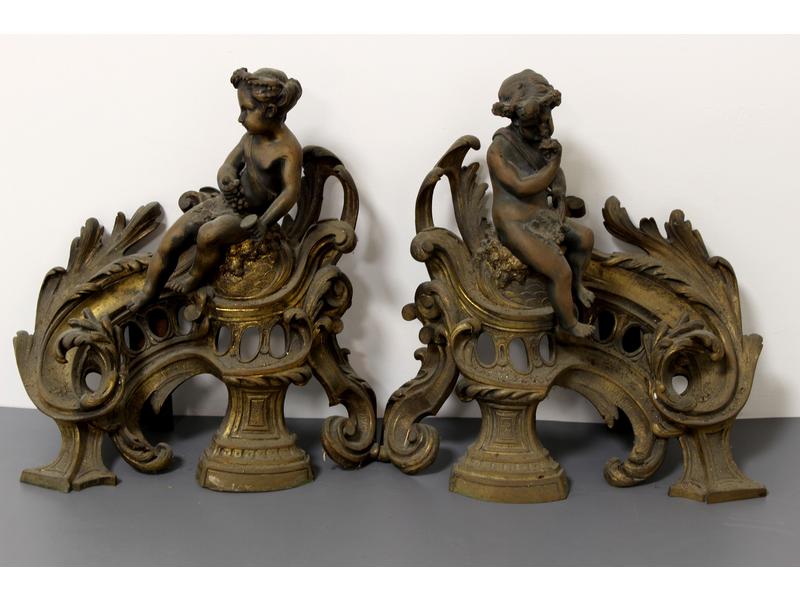 PAIRE DE CHENETS en bronze doré mouluré et...