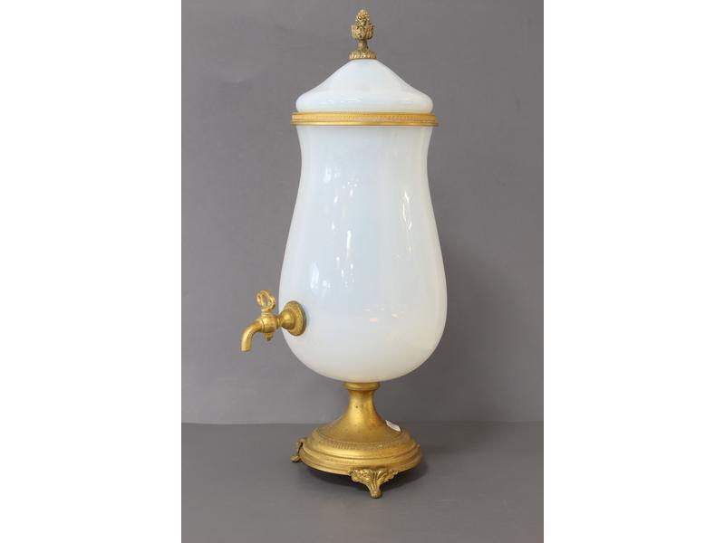 SAMOVAR ou FONTAINE en opaline blanche de...