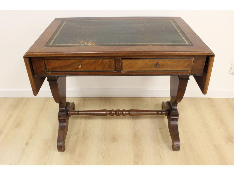 PETIT BUREAU plat à deux abattants en acajou...