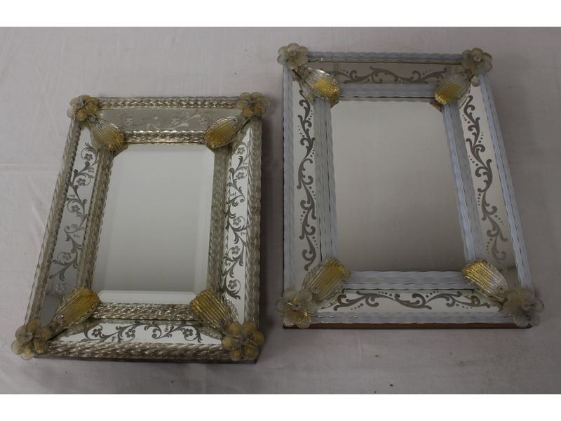 DEUX MIROIRS rectangulaires de Venise à parecloses...