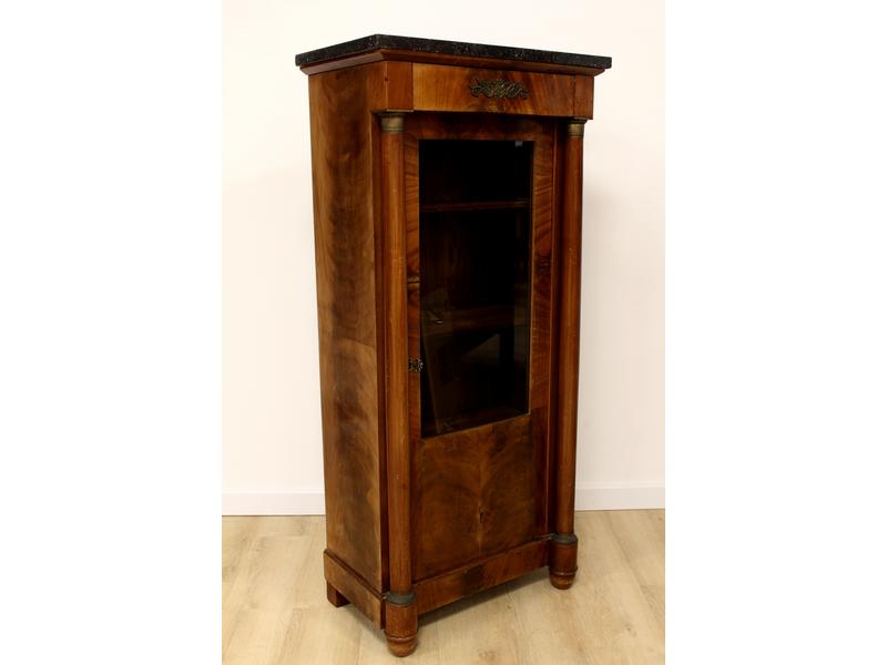VITRINE rectangulaire en acajou et placage...