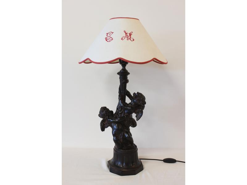 LAMPE à fût en résine teintée noir à l'imitation...