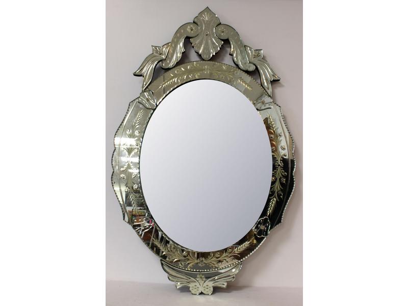 MIROIR dit de VENISE, ovale à fronton et...