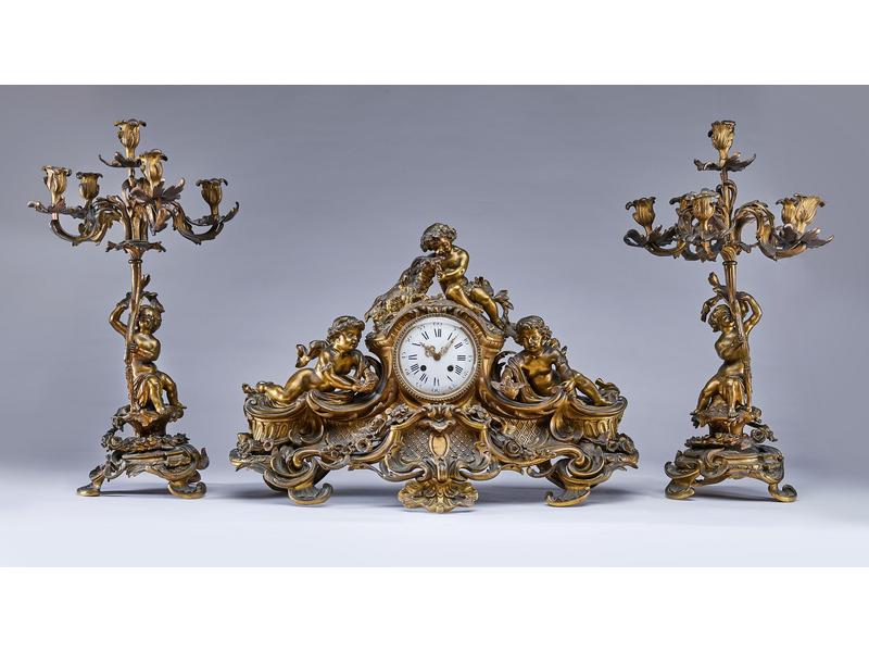 IMPORTANTE GARNITURE DE CHEMINÉE en bronze...