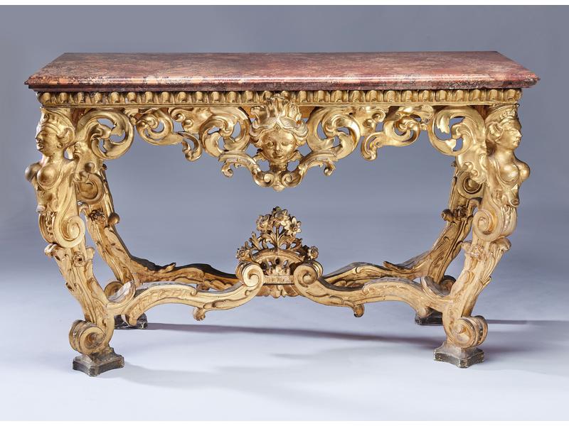 TABLE CONSOLE en bois sculpté et doré, la...