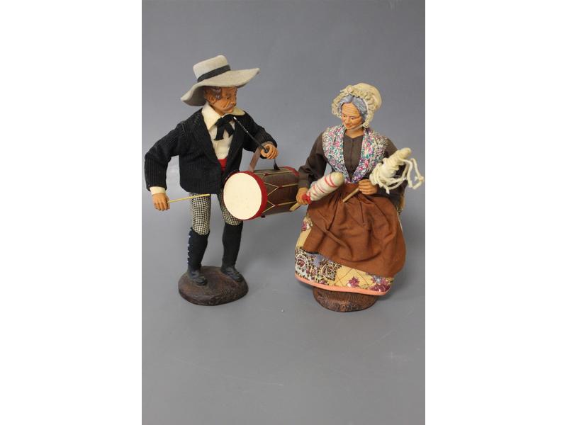 DEUX SANTONS de crèche en terre cuite et...