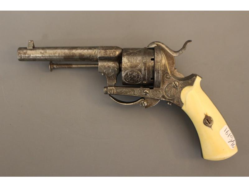 PETIT REVOLVER À BROCHE, sytème Le Faucheux,...