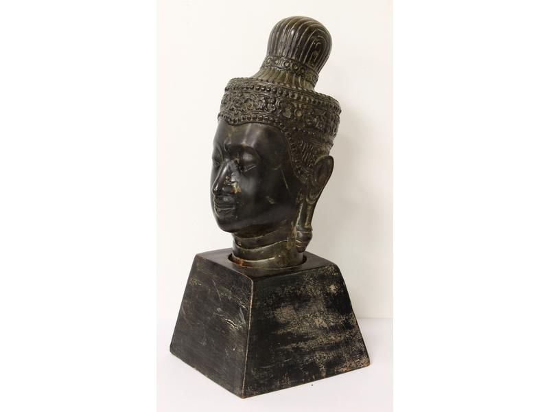 TÊTE DE BOUDDHA avec coiffe en bronze à patine...