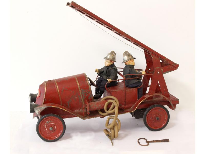 VOITURE DE POMPIER, mécanique, en tole peinte...