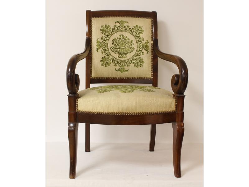 FAUTEUIL en acajou et placage d'acajou, accotoirs...