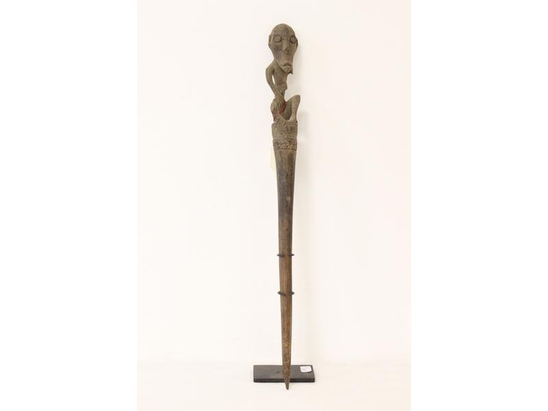 CHARME DE CHASSE dit Tun Tun, en bois sculpté...