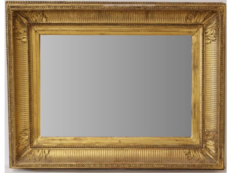 MIROIR rectangulaire dans un cadre en bois...