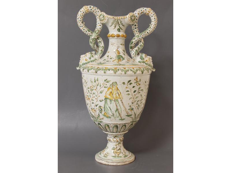 GRAND VASE sur piédouche en faïence émaillée...