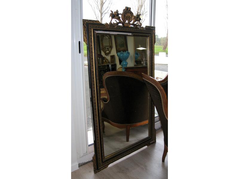 DEUX MIROIRS DE CHEMINEE rectangulaires à...