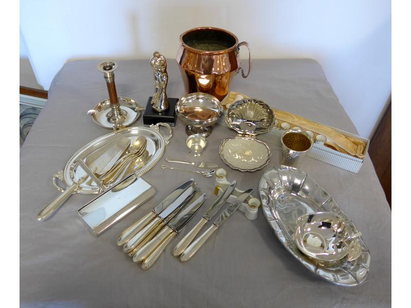 LOT DE METAL ARGENTE et divers comprenant...