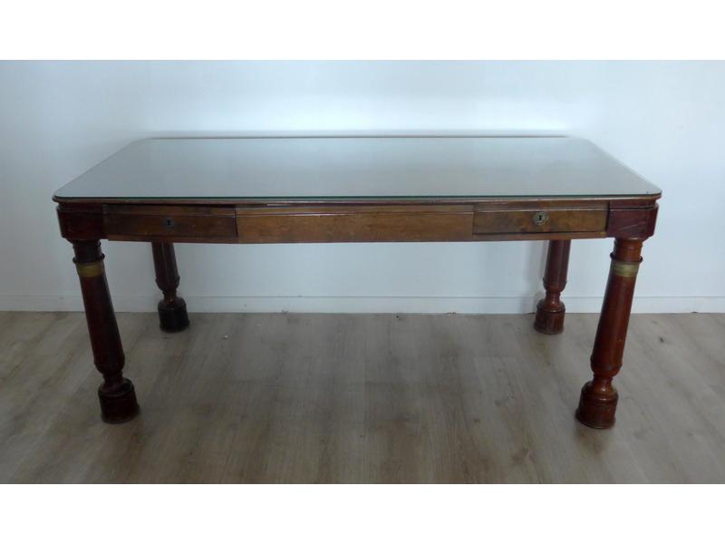 BUREAU PLAT en acajou et placage d'acajou...