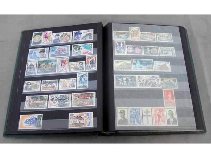 ALBUM DE TIMBRES, principalement France,...