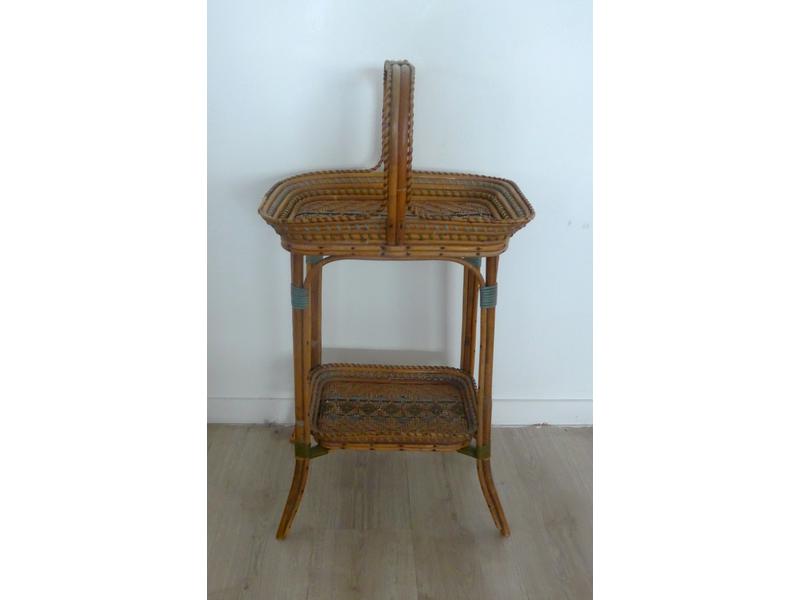 PETITE TABLE VIDE POCHE en rotin à réhauts...