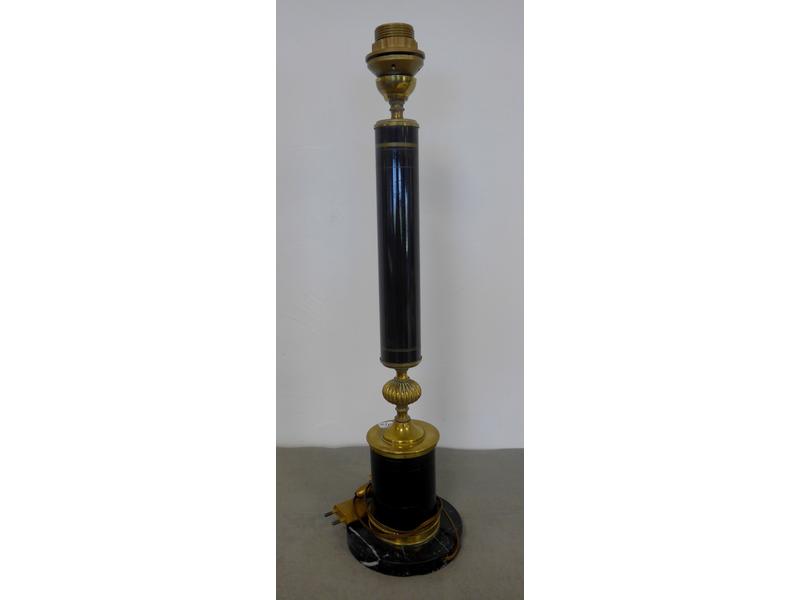 LAMPE en tôle noir, fût cylindrique à étranglement...