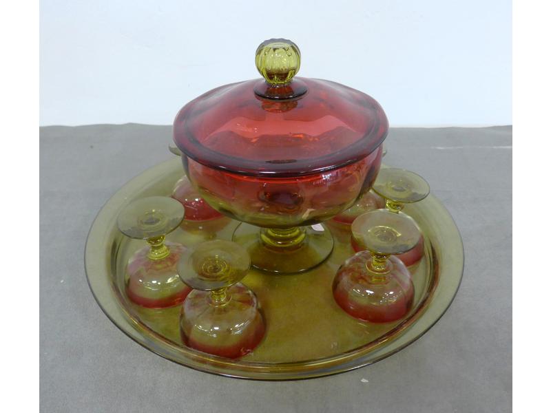 SERVICE A PRUNEAUX en verre teinté vert et...