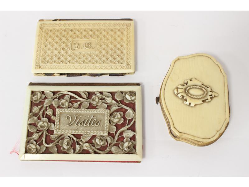 DEUX CARNETS et un PORTE-LOUIS à plats en...