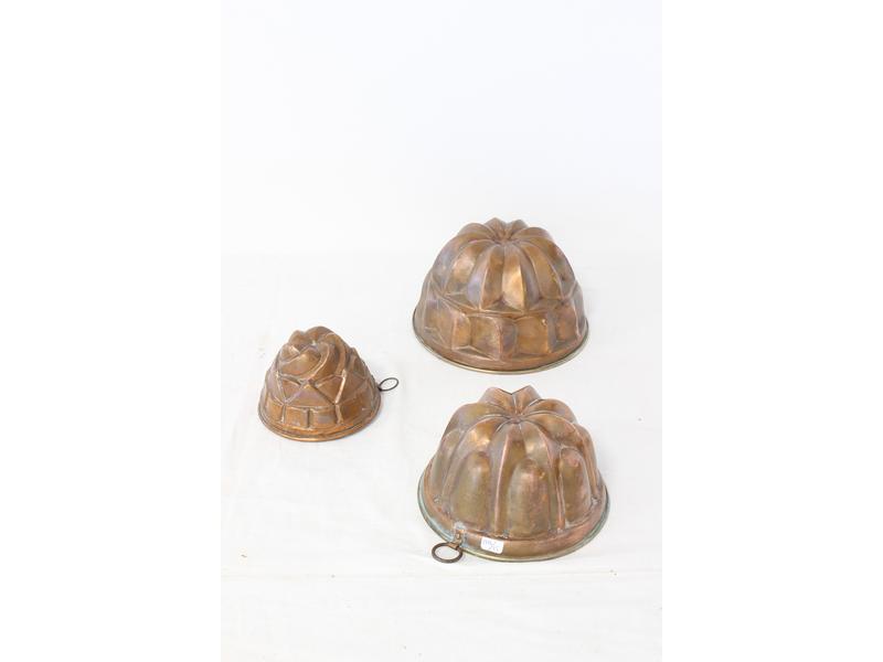 TROIS MOULES À KOUGLOF, de tailles différentes,...