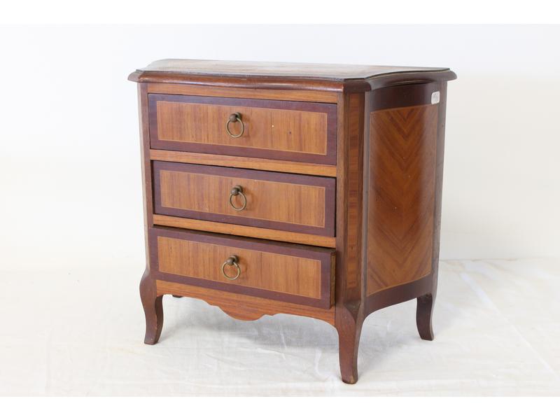 [Mobilier miniature ou de Poupée]