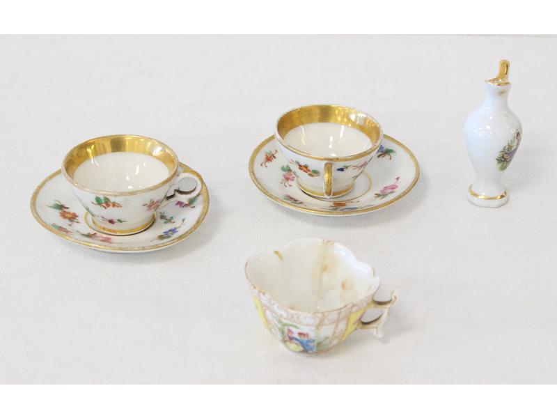 TÊTE A TÊTE MINIATURE en porcelaine émaillée...