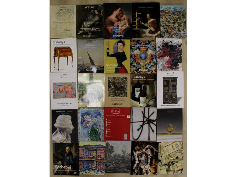 LOT D'ENVIRON 60 CATALOGUES de ventes aux...