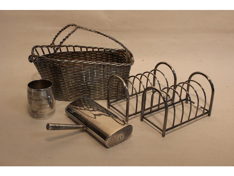 LOT EN METAL ARGENTE, comprenant :