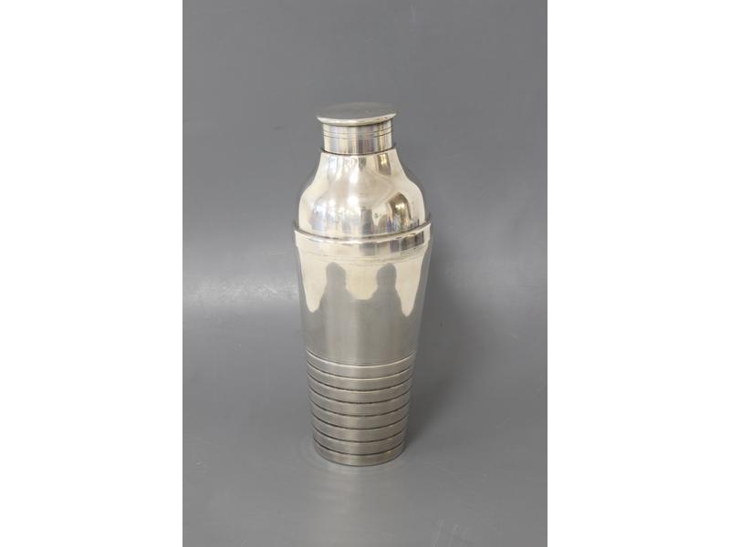 SHAKER en métal argenté.