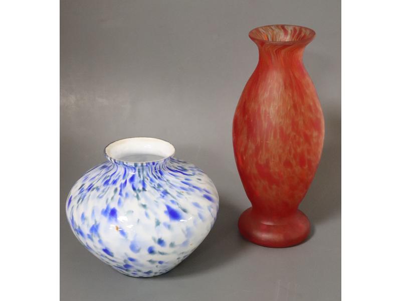 DEUX VASES en verre l'un balustre marmoréen...