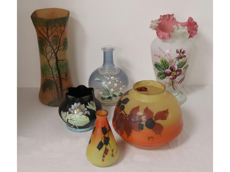 SIX VASES de modèles différents en verre...