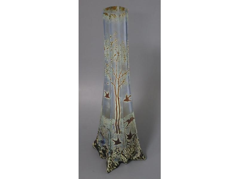 VASE à haut col en verre cannelé teinté bleu...