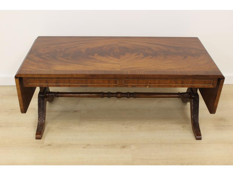 TABLE BASSE rectangulaire en placage d'acajou...