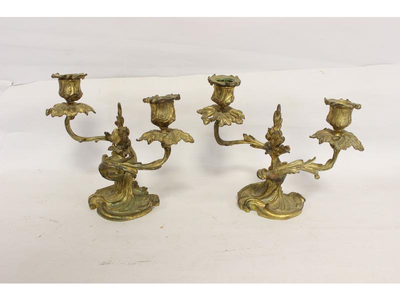 PAIRE DE BOUTS DE TABLE en bronze doré à...