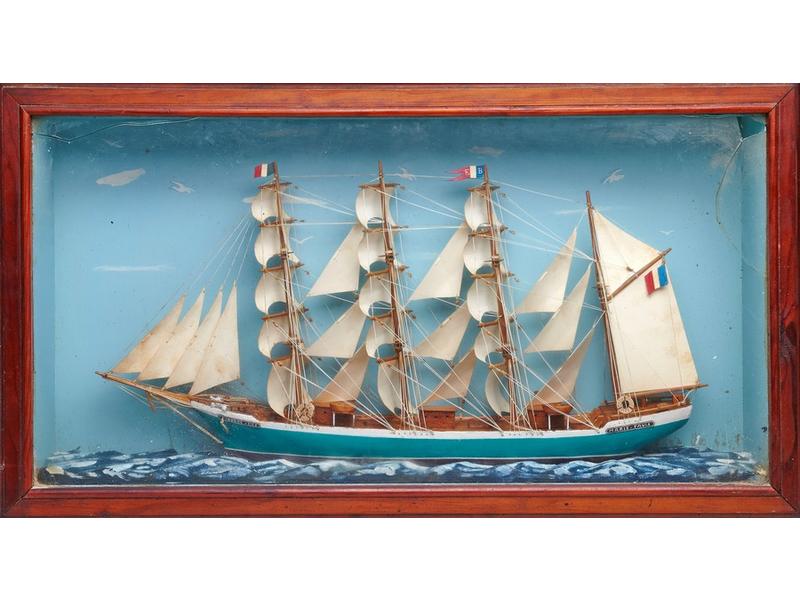 EX-VOTO, Maquette sous vitrine du trois mâts...