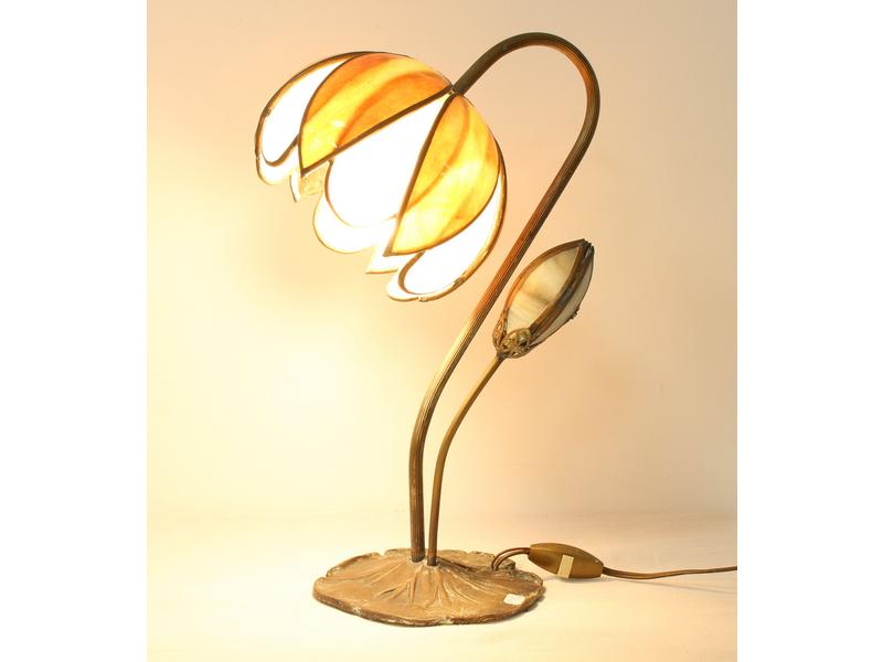 LAMPE de bureau en forme de nénuphar, à piètement...