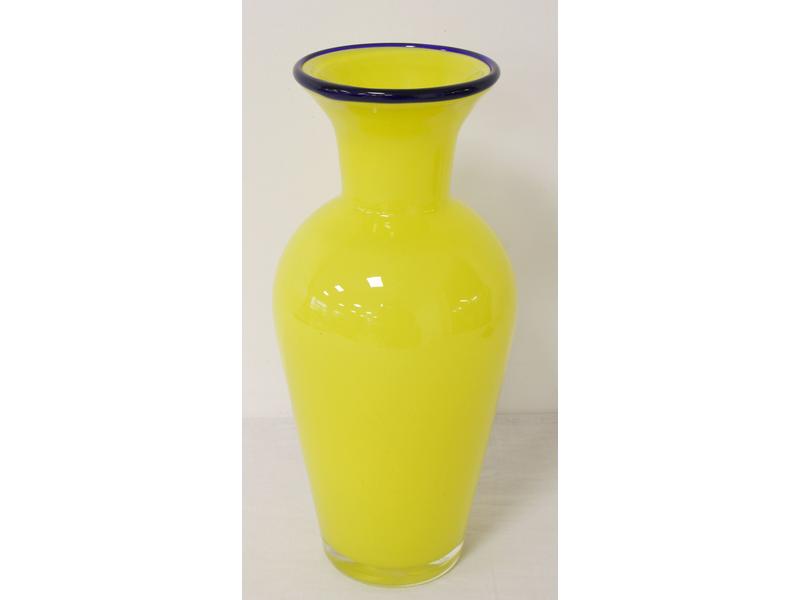 VASE balustre en verre soufflé jaune à col...