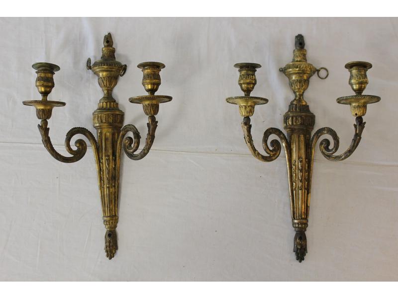 PAIRE D'APPLIQUES en bronze doré à deux bras...